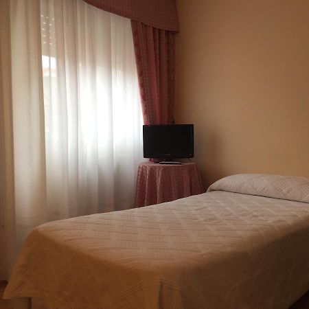 Hotel Restaurante Derby Carballino Ngoại thất bức ảnh