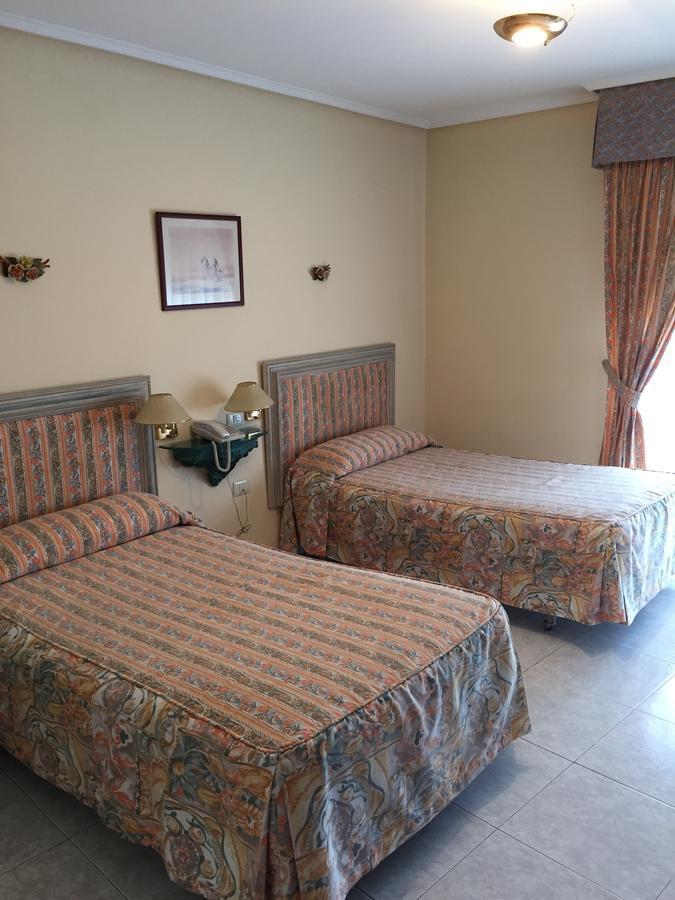 Hotel Restaurante Derby Carballino Ngoại thất bức ảnh