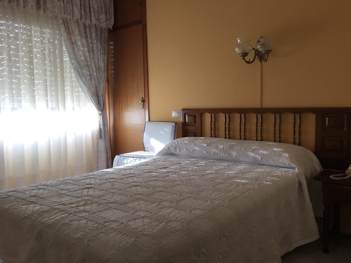 Hotel Restaurante Derby Carballino Ngoại thất bức ảnh