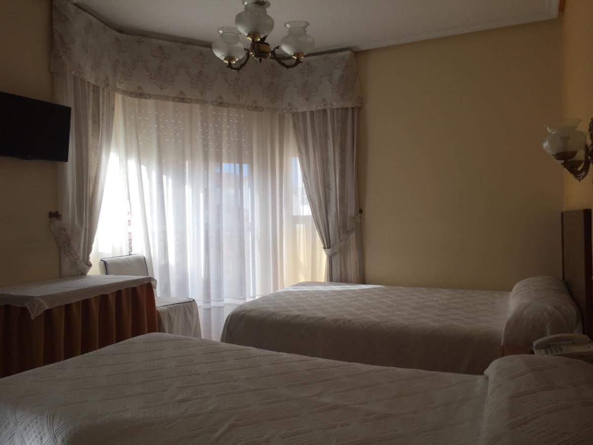 Hotel Restaurante Derby Carballino Ngoại thất bức ảnh