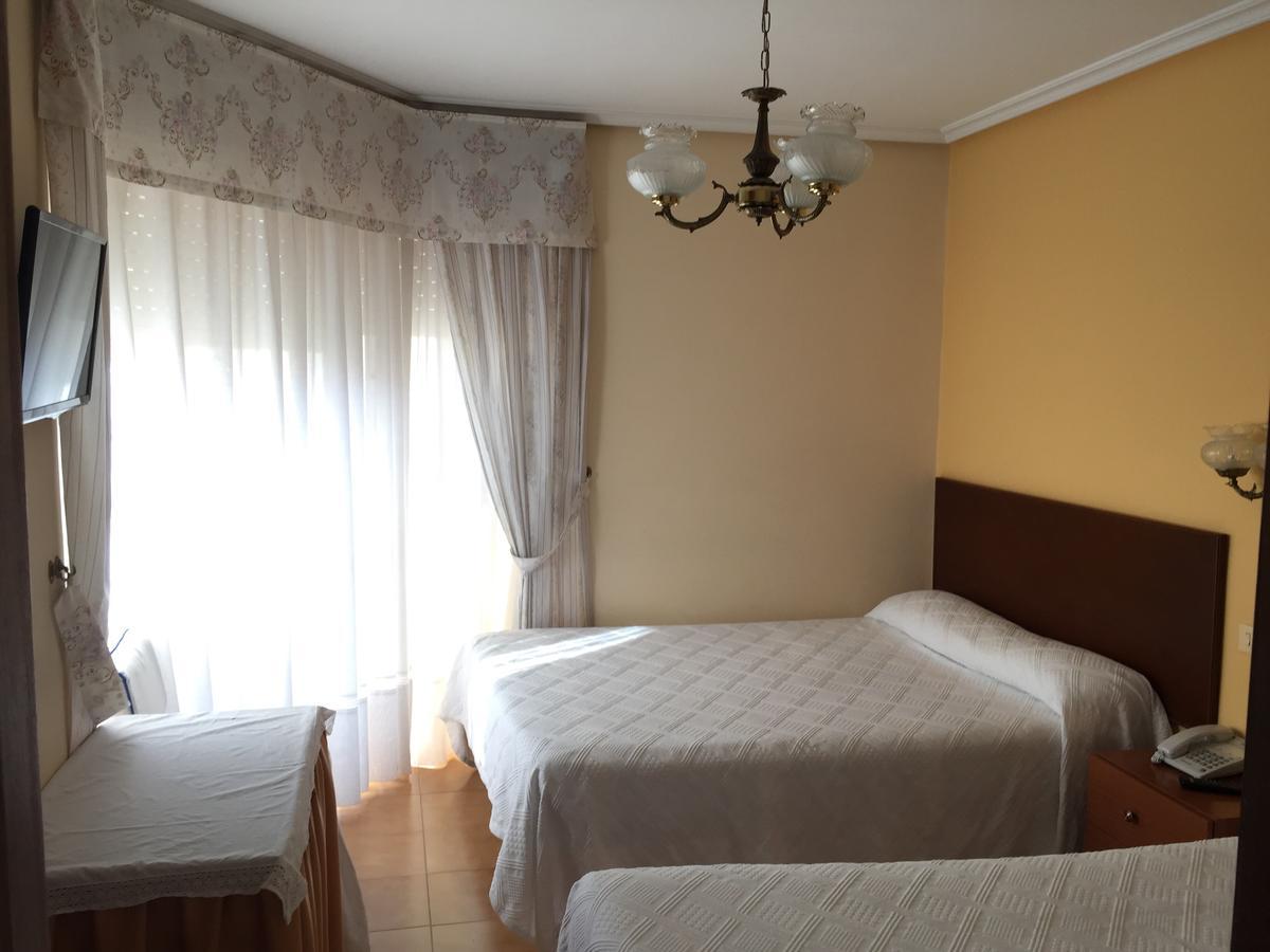 Hotel Restaurante Derby Carballino Ngoại thất bức ảnh