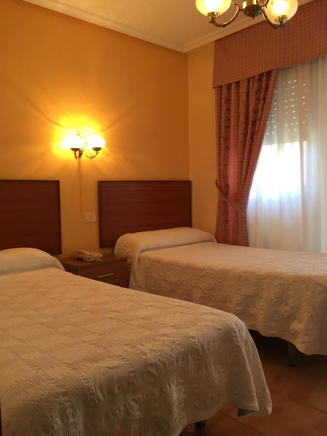 Hotel Restaurante Derby Carballino Ngoại thất bức ảnh