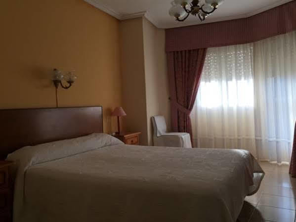 Hotel Restaurante Derby Carballino Ngoại thất bức ảnh